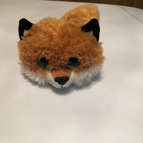 Fiesta Realistic plush fox beanie - Picture 3 of 8